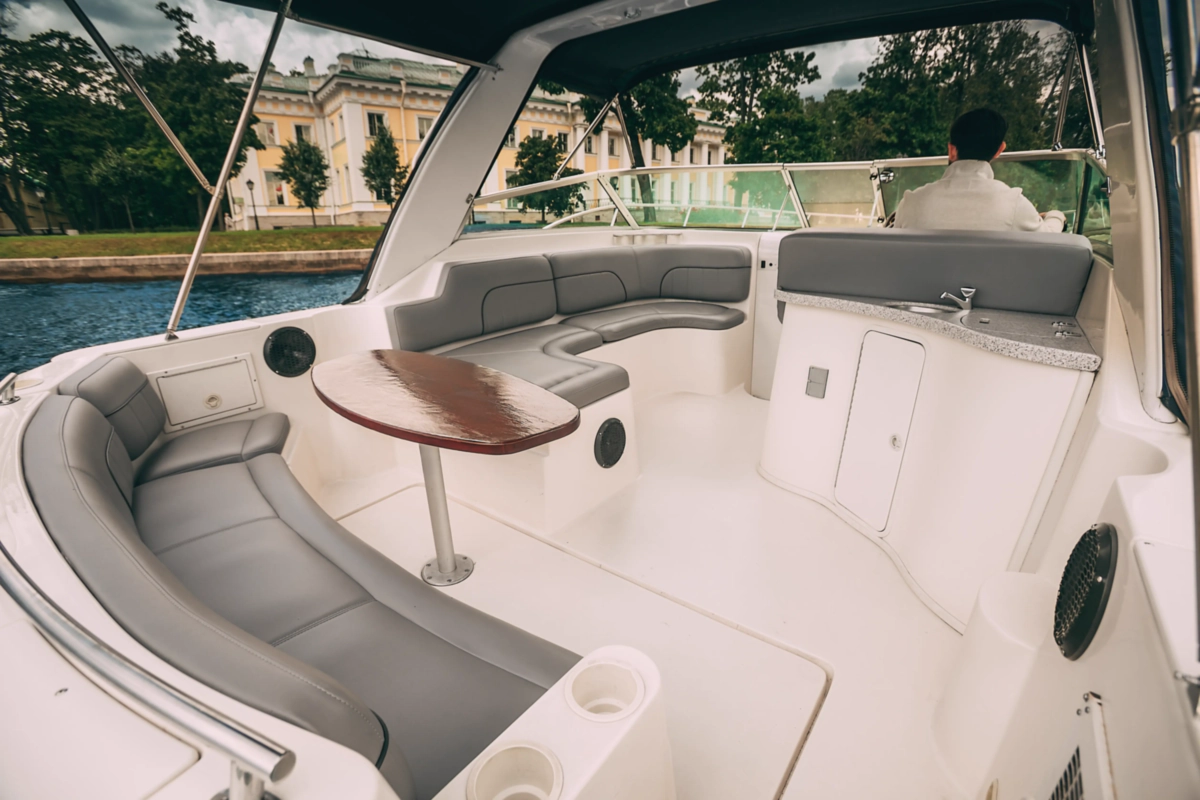 Катер Rinker 310 image- 6